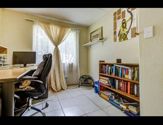 2 BEDROOM APARTMENT FOR SALE IN GLEN MARAIS